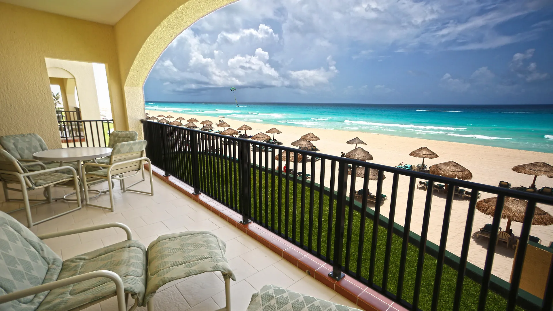 The Royal Islander - An All Suites Resort Cancún