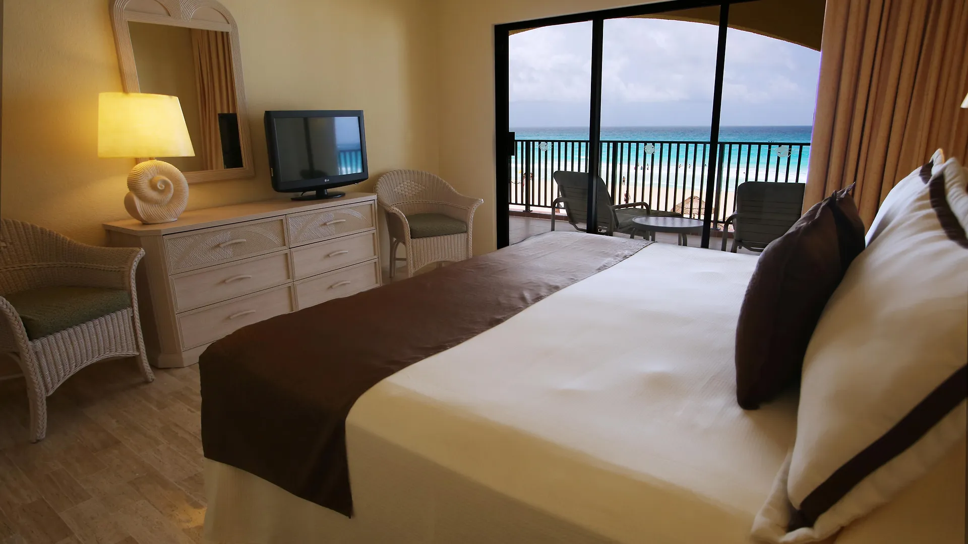 The Royal Islander - An All Suites Resort Cancún