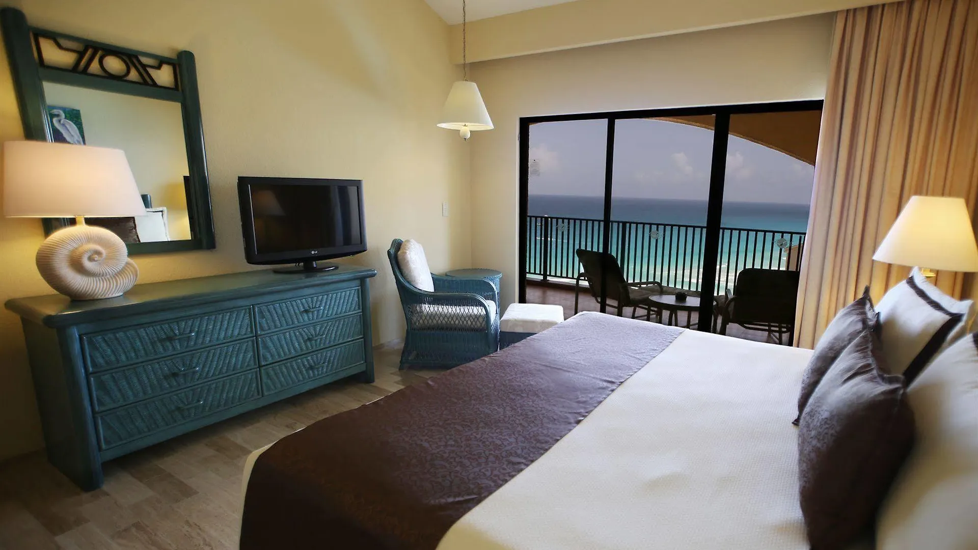 The Royal Islander - An All Suites Resort Cancún