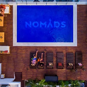 Nomads & Rooftop Pool Albergue
